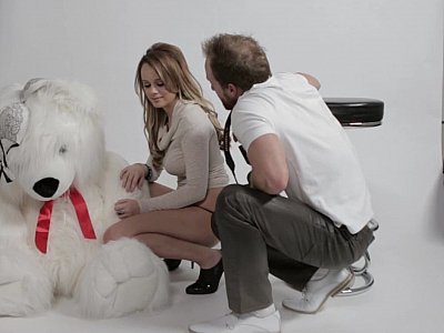 Bearly legal teen fucks her photographer